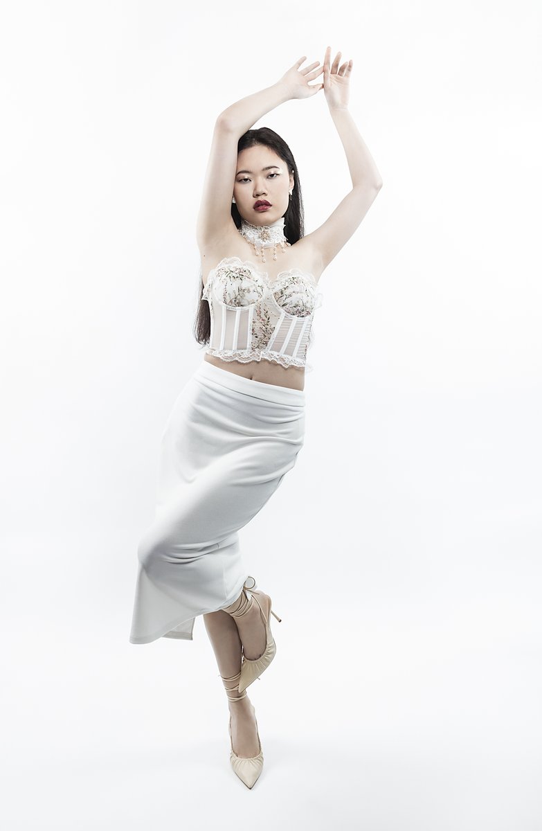 studionirvaani's tweet photo. Creating an ethereal shoot was no small feat. Christina Tang our model. Khushi our makeup artist and styling by yours truly. This shoot was a true collaboration and a beautiful example of when creative minds come together. 

#editorialphotographer #fashionphotographer #styling https://t.co/W4d6am1KTX