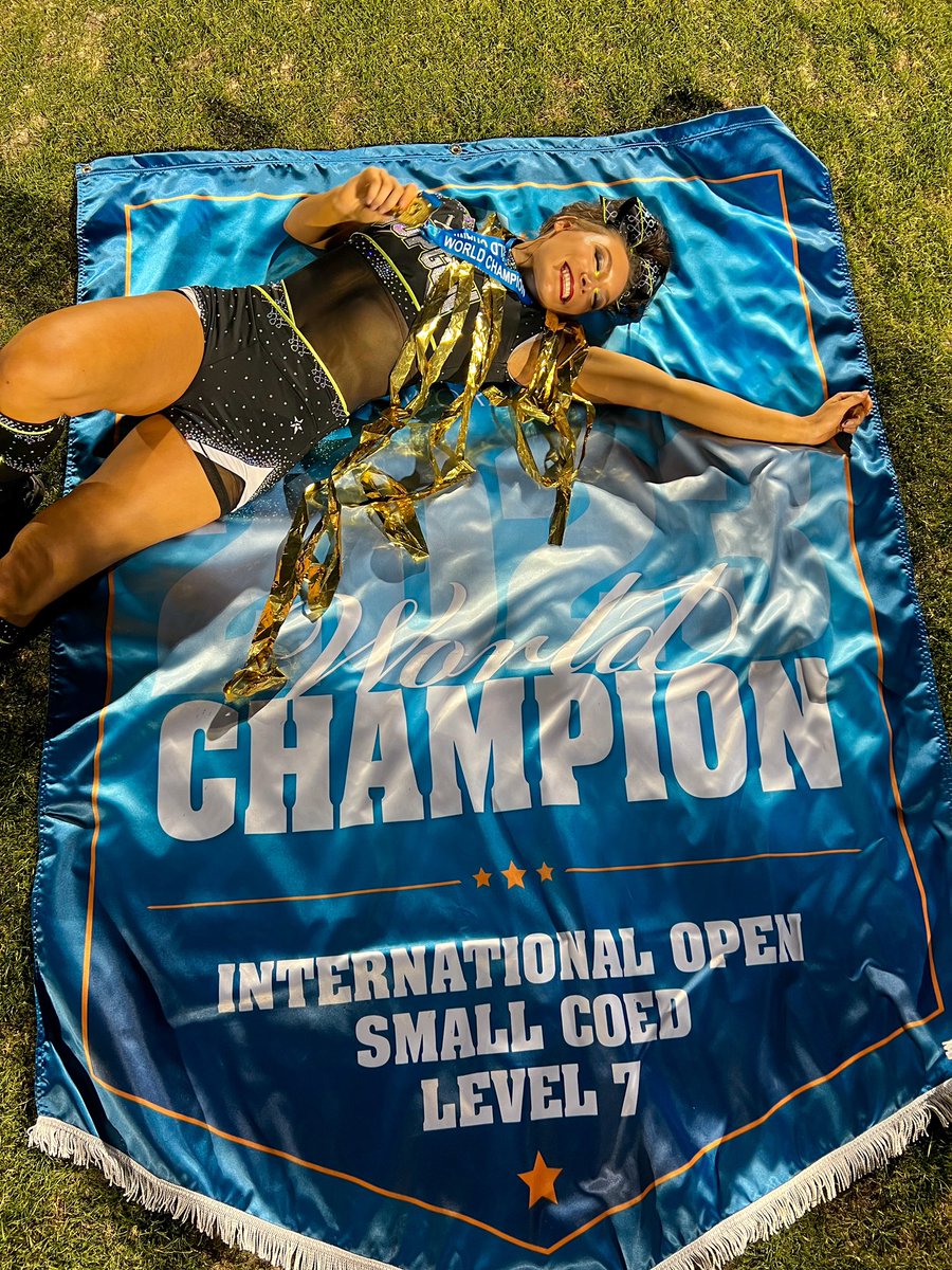 agquilter10's tweet photo. get ready to be sick of me. i will NEVER stop talking about this moment🫶🏻💚 #worldchampwednesday ⚔️ https://t.co/Gky0XgFj7T