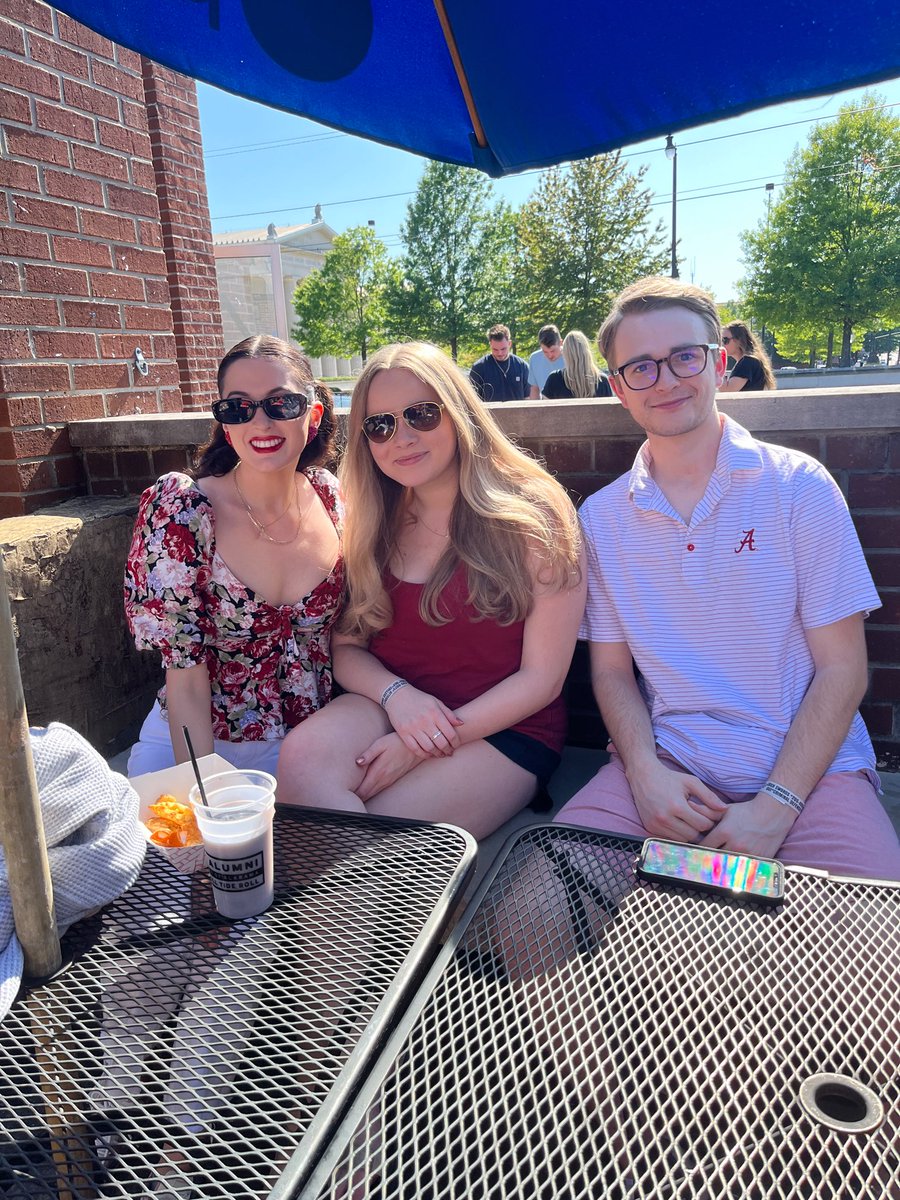 Thanks to all the 2023 graduates who joined us at Innisfree last week! We had a great time celebrating your accomplishments and hope you did too. Keep an eye out for more young alumni events coming this summer! 🎓🐘