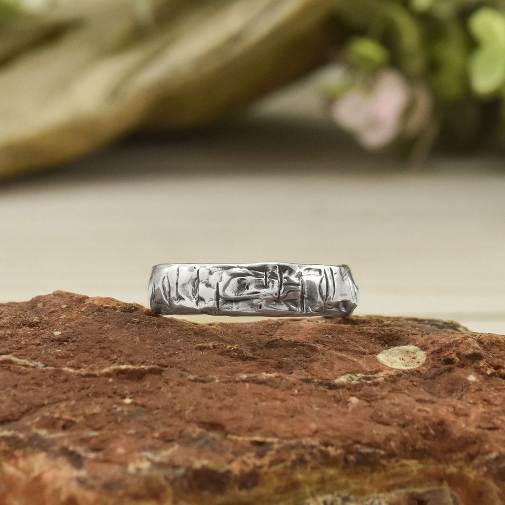 BethMillner's tweet photo. Birch trees are easily identified by their unique bark pattern. This collection of engagement rings and wedding bands was made for the birch lovers and those whose love is rooted in nature.
.
.
.
.
.
#bethmillnerjewelry #natureinspired #handcrafted #recy… https://t.co/Ru8I0ipSrZ https://t.co/FzJl2c39tG