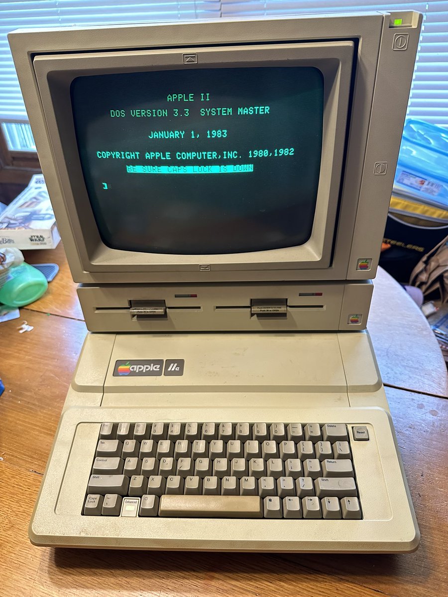 hulkintosh's tweet photo. This nice Apple IIe system has been repaired and is being sent out to its new owner today. I hope he enjoys it!
#Appril2 https://t.co/QYdVuwtOWY