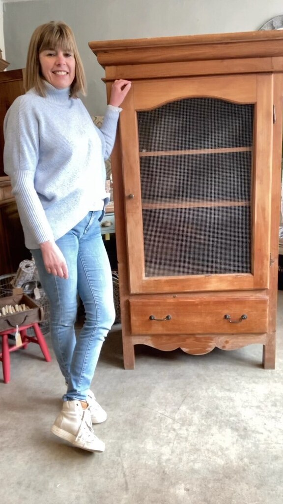 sourcegoose's tweet photo. Do I clean and wax or do I paint this European food safe? Tell me your thoughts in the comments….

##vintagepine #foodsafe #vintagefrenchfurniture #countrylivinguk  #vintageshopping  #vintagehome  #cosyhome #finditstyleit #interiorstylingideas #shops… https://t.co/aM7h9Doj1R https://t.co/oS4e2vb1kQ