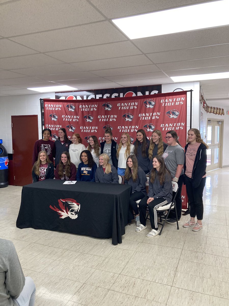 CantonRV1's tweet photo. Congrats to Nariah and good luck at Morton. https://t.co/a6EqMefObR