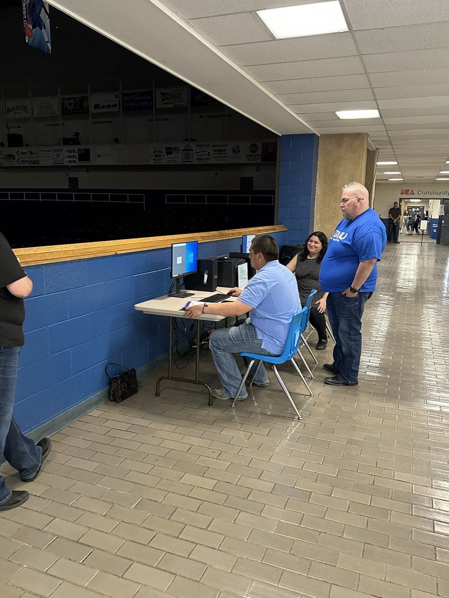 williambess68's tweet image. Shout out to the ETA Tau Chapter of PTK at Odessa College for your assistance with the OC Career Fair. A dozen of you gave of your time and energy and it was noticed and appreciated @OdessaCollege @kjmcky1 @OCPresGDW