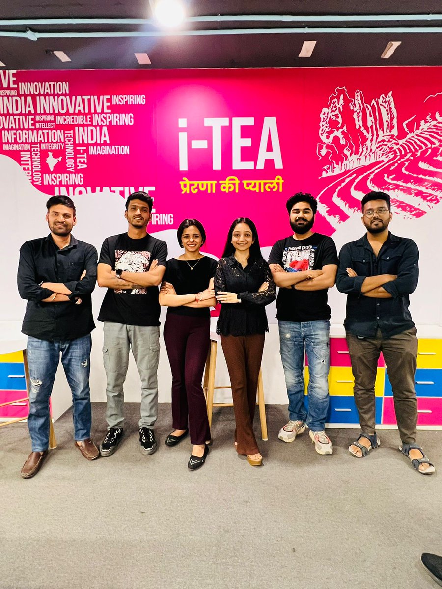 billore_shreya's tweet photo. "Teamwork makes the dream work"
A journey started by us as i-TEA where finest team filled with Inspiration meets the finest quality tea leaves !
#iTea #teamwork #InspirationInEverysip #MBAChaiwala #dreamwork https://t.co/4aAwhUZQzT