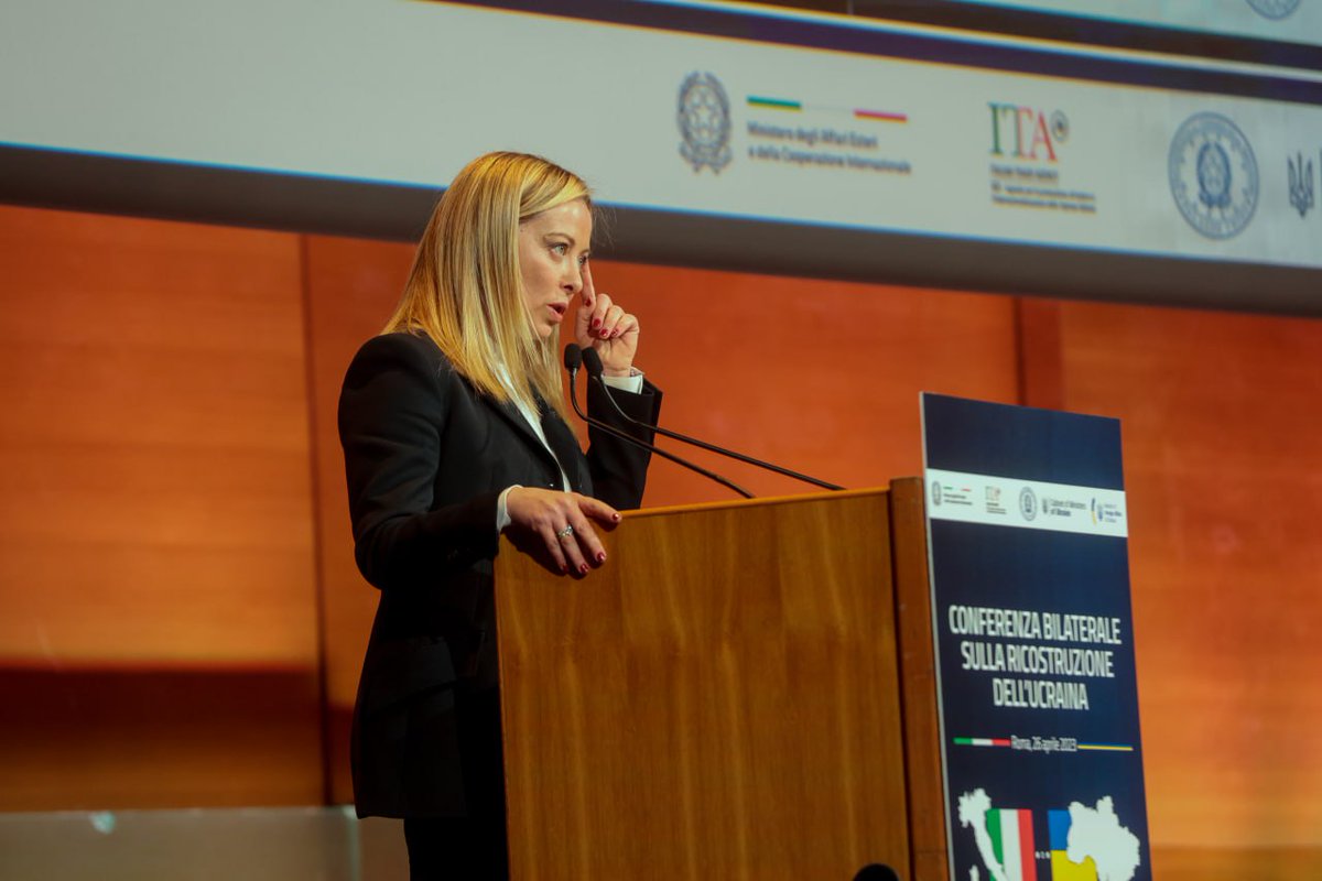 Denys_Shmyhal's tweet photo. Hundreds of Italian 🇮🇹 and Ukrainian 🇺🇦 companies at the Reconstruction Conference in Rome are a sign of common interest in the recovery of #Ukraine. Rebuilding 🇺🇦 will be the biggest investment project since WWII. Grateful to @GiorgiaMeloni for organising the conference. https://t.co/ckDkfK8Xiu