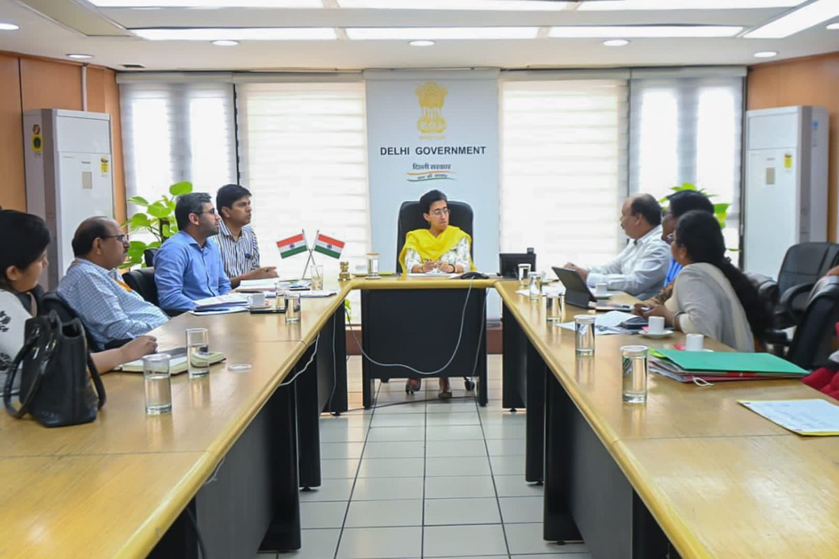 AtishiAAP's tweet photo. Working with the best minds to upgrade @ArvindKejriwal Govt's Childcare Centres, for children affected by trauma and legal conflict

We’ll be implementing Mission Buniyaad to bridge learning gaps, and introducing skill &amp; art-based education to support these children’s recovery. https://t.co/OSV1Yp45XR