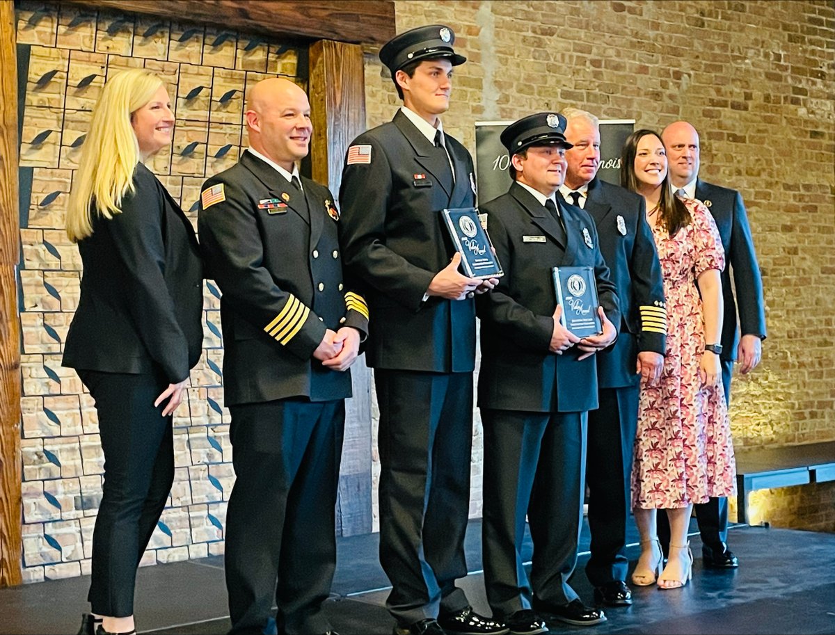 OSFM's Legislative Liaison Laura Bedolla attended the @100ClubIllinois Valor Awards in Elgin last night. Several first responders were recognized for their efforts in protecting and saving lives in their communities.