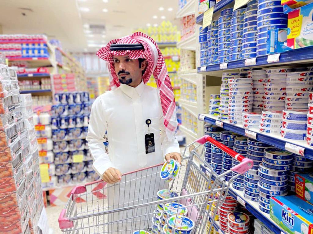 HafrbatinAmana's tweet photo. #أمانة_حفرالباطن |

ضمن حملاتها المستمرة بلدية شرق #حفرالباطن, تكثف جولاتها على الأسواق المركزية والتموينات الغذائية وعلى أثرها تم إتلاف مواد غذائية منتهية الصلاحية ورصد عدد من المخالفات https://t.co/NxyFFQg66X