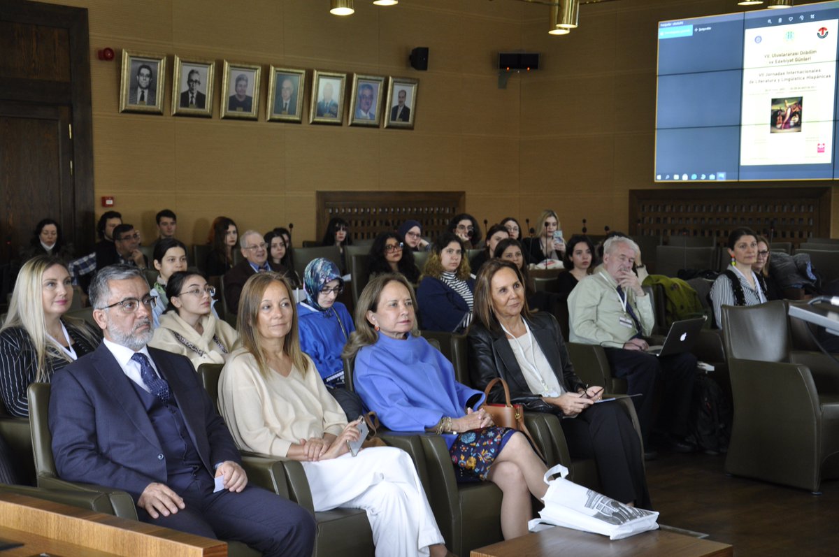 Fakültemiz İspanyol Dili ve Edebiyatı Anabilim Dalı tarafından düzenlenen ''VII. Uluslararası Dilbilim ve Edebiyat Günleri'' programının ilk günü 3 farklı oturumda sunulan bildirilerin ardından tamamlandı. 

Etkinlik Kurul Odası'nda 2 gün daha devam edecek.
