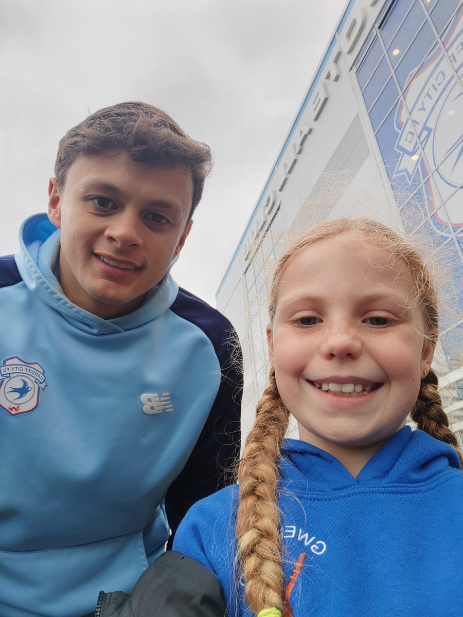 RobGungey's tweet image. Aged 8, I had my first @CardiffCityFC ST, 31yrs later, my (already indoctrinated) 8yr old girl is joining me on our first ever away day! This time tomorrow we'll be halfway to @OfficialRUFC, chasing her fav player Perry NG across the country to cheer on the #bluebirds! Excited!!