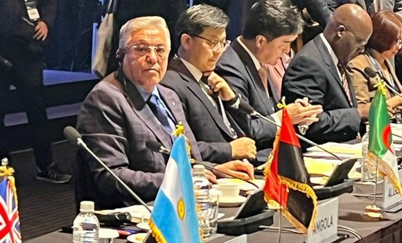 APS_Algerie's tweet photo. #Khaldi 🇩🇿 prend part à #Séoul 🇰🇷 à "la Semaine des #douanes Sud-coréennes 2023"
🔗https://t.co/rxuCJ90q9N https://t.co/ZGuZ2yw1SD