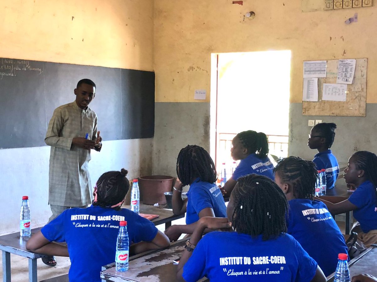 APJECML's tweet photo. Dans le cadre de la mise en œuvre du programme SIDA CSO; APJEC en partenariat avec Save the Children au Mali a mis en place un club scolaire à l'institut Sacré Cœur dans le district de Bko, Rive Droite...https://t.co/2ZxRfj96pV
#APJECMali #ClubsScolaires
#SIDACSO #SavetheChildren https://t.co/fbYzkXdrvE