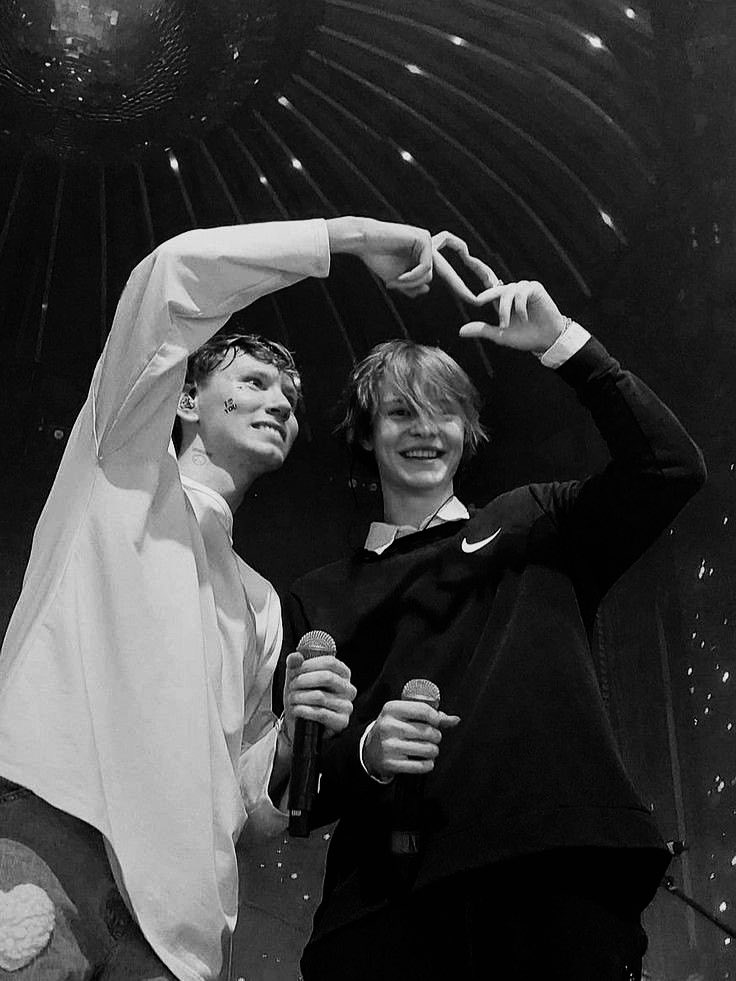 poolofdar's tweet photo. спустя время всё равно вместе💔 https://t.co/FEg0ZqGFQt