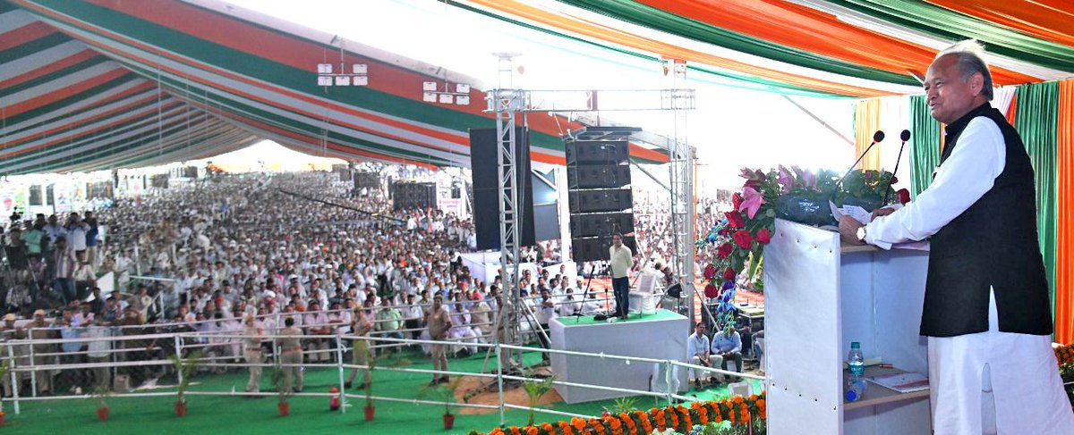 AshokChandnaINC's tweet photo. बीकानेर जिले में किसान सम्मेलन में। #Rajasthan https://t.co/8lMPrbDxWB