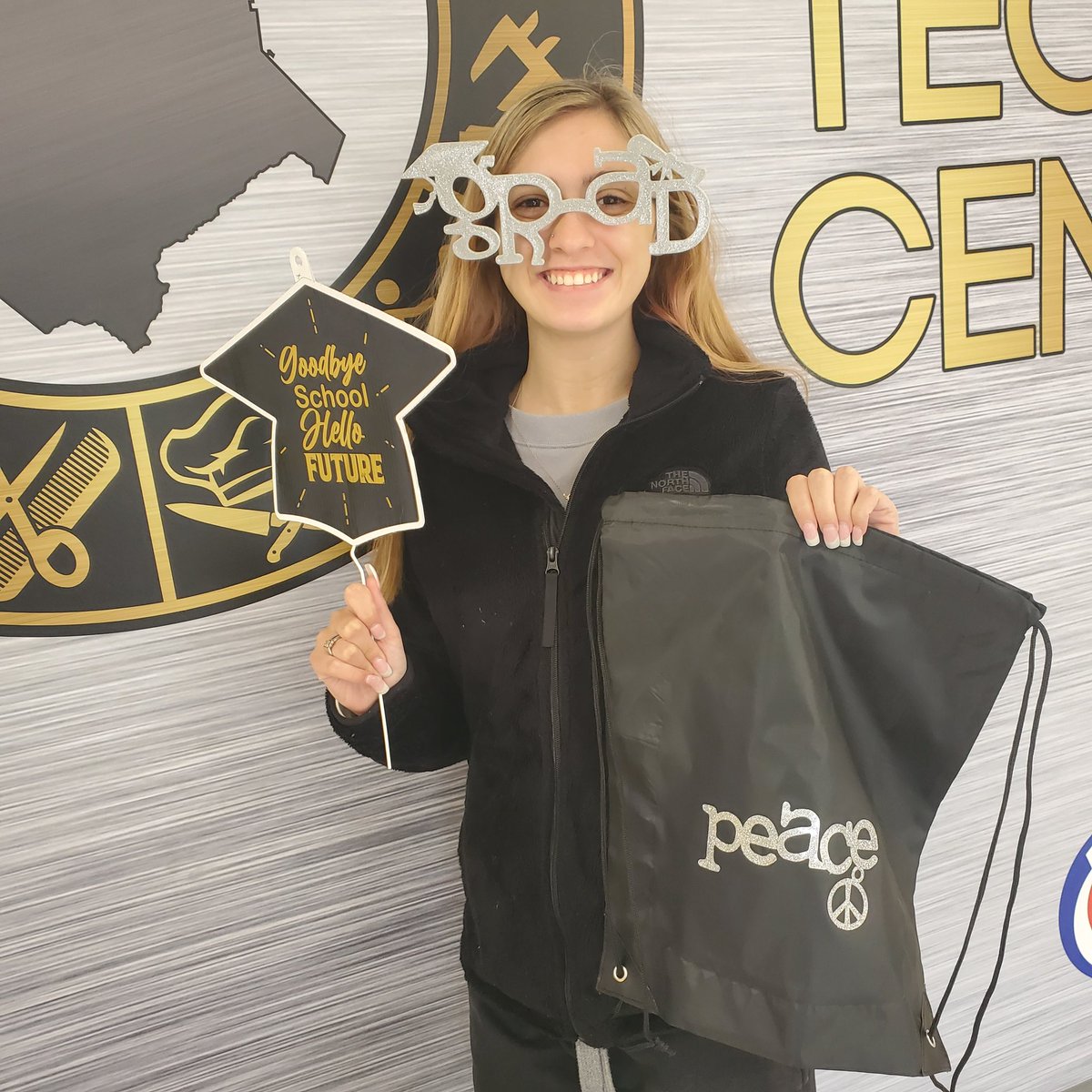 kimbgass's tweet photo. Shout Out to this BLACK KNIGHT for building PEACE Packs for students when they need some extra PEACE & LOVE in their day! THANKS Alysssa!❤️ #Lifeishardsometimes #LOVEhard #TrainemUP 🎨🍬🍭🖌🖊✏️🧼🪥
Pencils, Essentials, Artistic Tools, Coloring Books, & Edibles @GreeneTechCtr https://t.co/r3WSuXIMmb