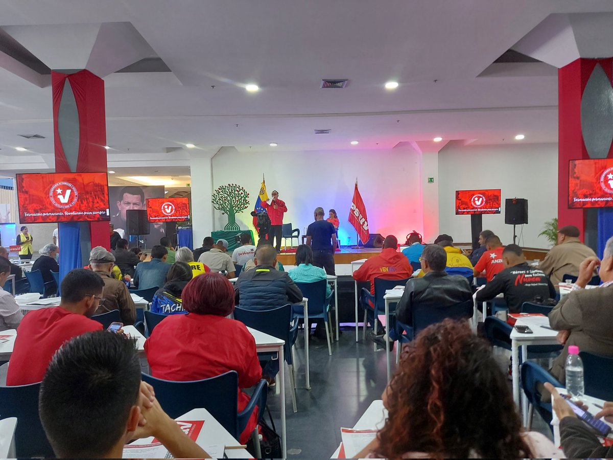 PSUV (@partidopsuv) on Twitter photo #EnFotos 📸
Inicia el Encuentro Nacional de Formadores del PSUV y la <a href="/JuventudPSUV/">Juventud PSUV</a> en la sede de <a href="/lauicom/">UNIVERSIDAD INTERNACIONAL DE LAS COMUNICACIONES</a>
#ConSancionesNada #EnFotos 📸
Inicia el Encuentro Nacional de Formadores del PSUV y la <a href="/JuventudPSUV/">Juventud PSUV</a> en la sede de <a href="/lauicom/">UNIVERSIDAD INTERNACIONAL DE LAS COMUNICACIONES</a>
#ConSancionesNada