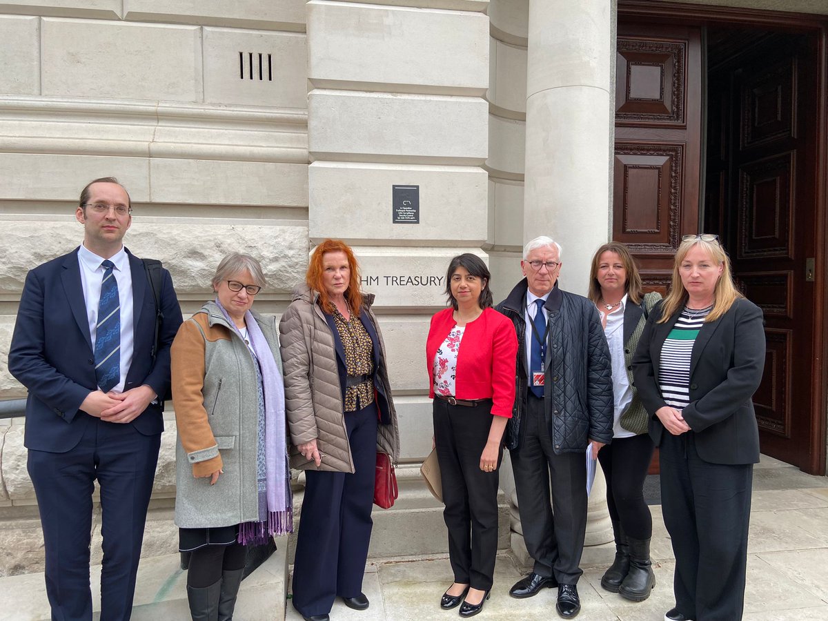 Really important meeting today with <a href="/APPGMortgage/">Mortgage Prisoners APPG</a>, <a href="/mortgageprison/">UK Mortgage Prisoners</a> and <a href="/hmtreasury/">HM Treasury</a> ministers to discuss recommendations of the @LSE Report on mortgage prisoners funded by <a href="/MartinSLewis/">Martin Lewis</a> and commissioned by <a href="/MoneySavingExp/">MoneySavingExpert</a> following its launch in Parliament last month.