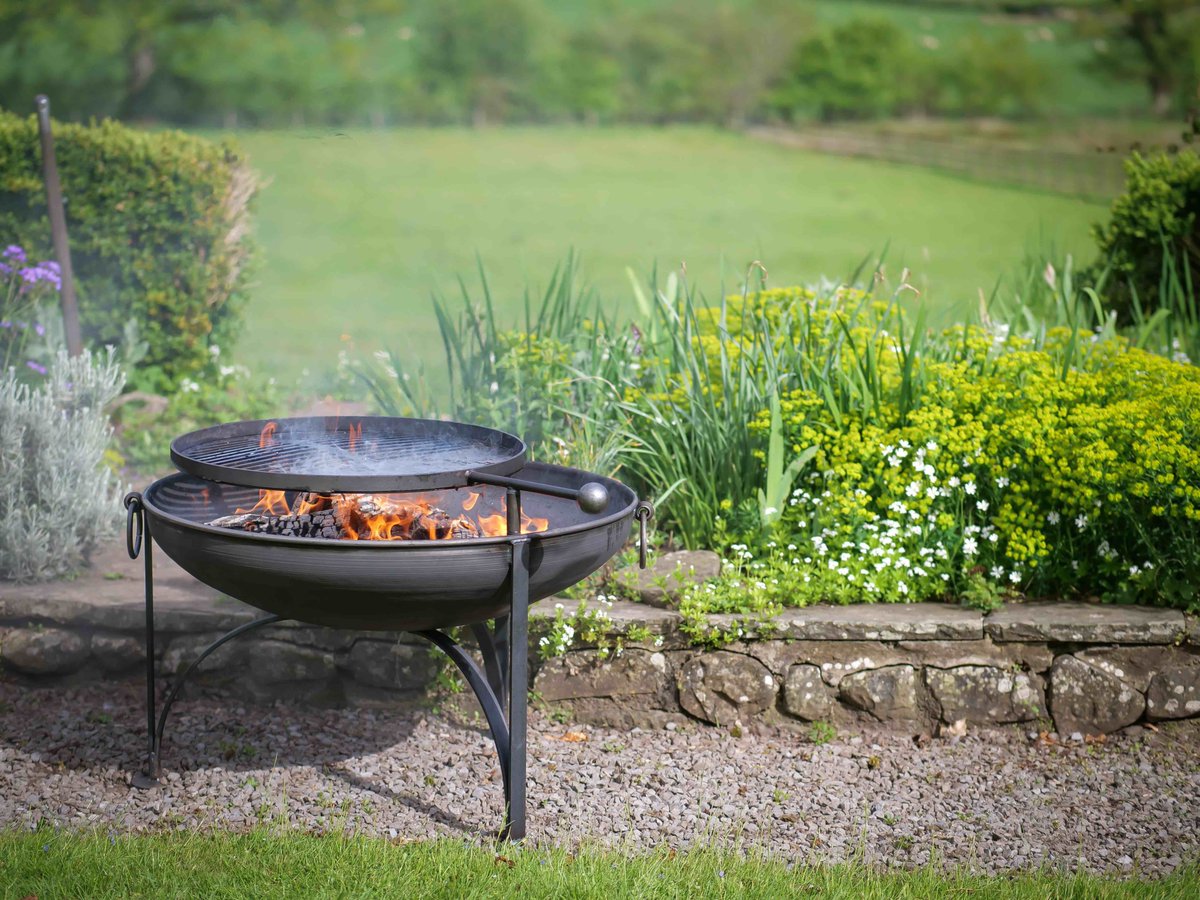 WellyTile's tweet image. Planning a garden gathering over the Bank Holiday?  We've got our best-selling Plain Jane Fire Pits (with swing arm), and Pizza Ovens/Table Top Pizza Ovens in stock now! Here's a link for our contact details - wellingtontile.co.uk/contact-us.html Hope to see you soon! 💚#firepit #pizzaoven