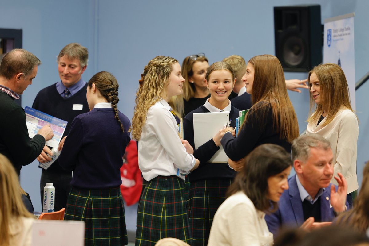 Kings_Hospital's tweet photo. 📣Fantastic evening at Form 5 careers event featuring diverse universities & career choices.
💐Thanks to #KHPA and KH Career Team for organising.
📸https://t.co/H1j57HVg8x
#newoptions #brightfuture
@TUDublin_BN @tcddublin @TeamDCU @MaynoothUni @ucddublin @portobelloInst https://t.co/nR55o8AGyr