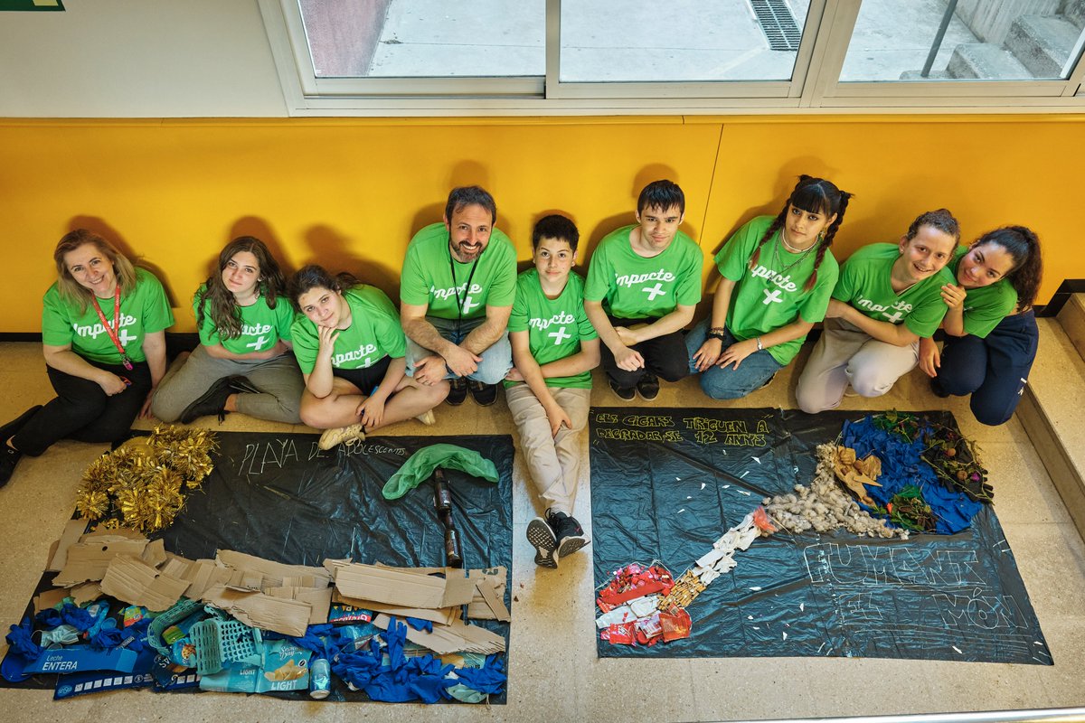promoecosf's tweet photo. 📢 El grup del @pfi_edu de l'@insmartidot de Sant Feliu va participar ahir en una una recollida de residus amb vessant artística amb altres PFI's de Catalunya.
🎨 Les obres resultants formaran part d’una exposició fotogràfica itinerant.
#FormacioSF
@ajsantfeliu https://t.co/pYAO4wtT4N