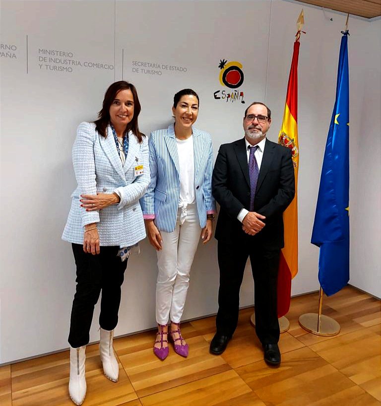 Hoy nos hemos reunido con @rmorillo_setur <a href="/TurismoEspGob/">SECRETARÍA DE ESTADO DE TURISMO</a> para hablar sobre el sector de la vivienda turística y avanzarle los resultados del #ObservatoriodeViviendaTurística2022 que presentaremos mañana.