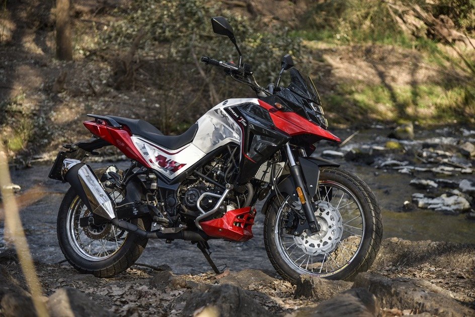 Here is one of the best adventure bikes that you could gift yourself. Comfortable and manageable for beginners, meaning you could start your adventure rides as early as now🤗.

Bike on pic:- SYM NHT200
Price:- Ksh339,000

#bethmobility #symnht200 #adventurebike #beginnerbike