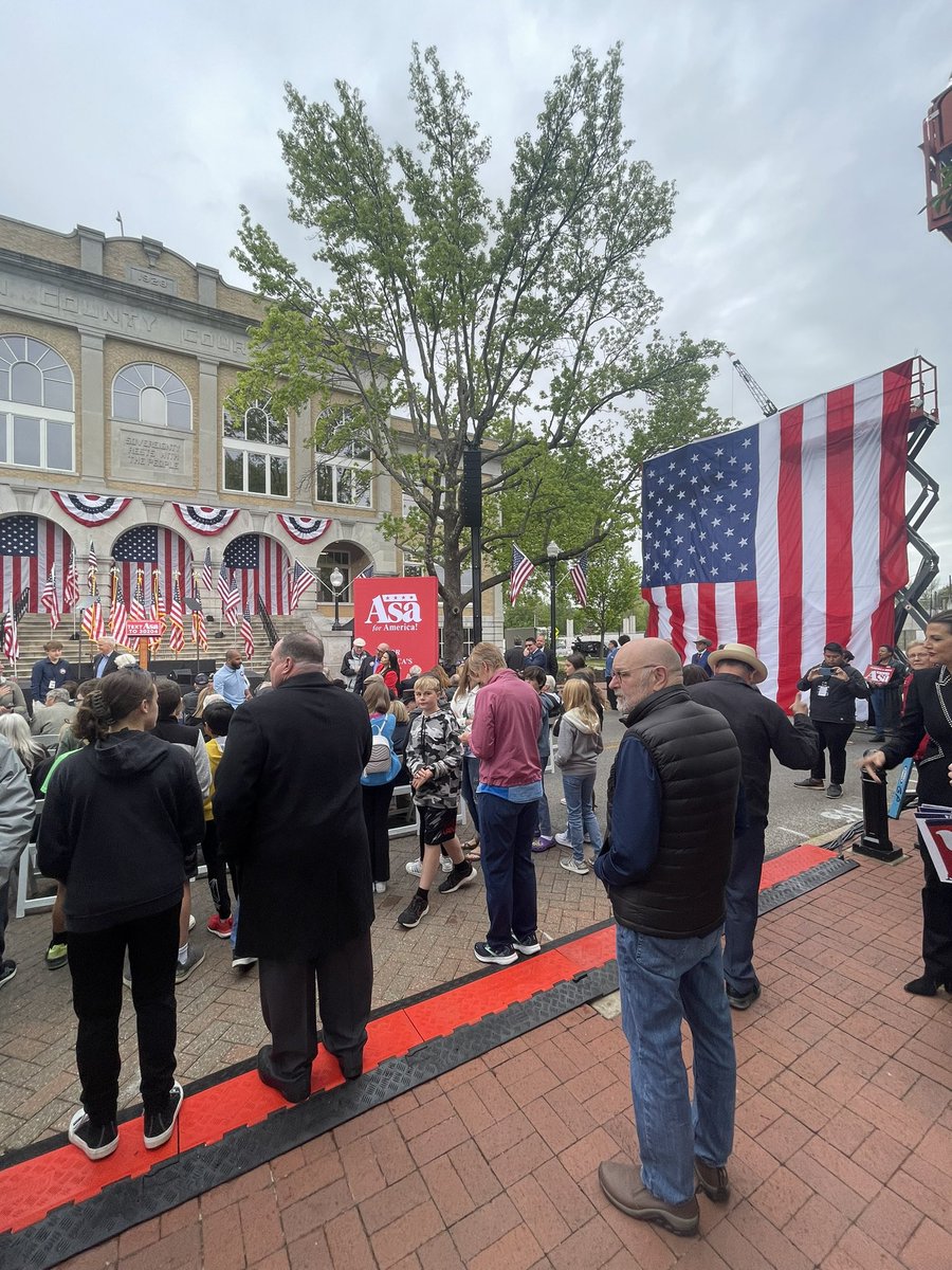 KATVChrisMay's tweet photo. Picturesque Bentonville Square is set for a presidential announcement; @AsaHutchinson officially kicks off his bid for the White House at 10:30 this morning. Watch it live on https://t.co/DvXwrFxUeX and stay tuned for coverage throughout the day on @KATVNews. https://t.co/BzomwbUrgn