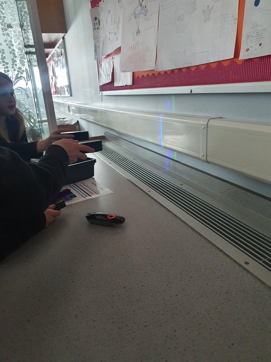 Fun lesson with S1's about reflection and refraction of light today, turns out they're all ace at reading backwards too! #dhs #edutwitter 💡🪞