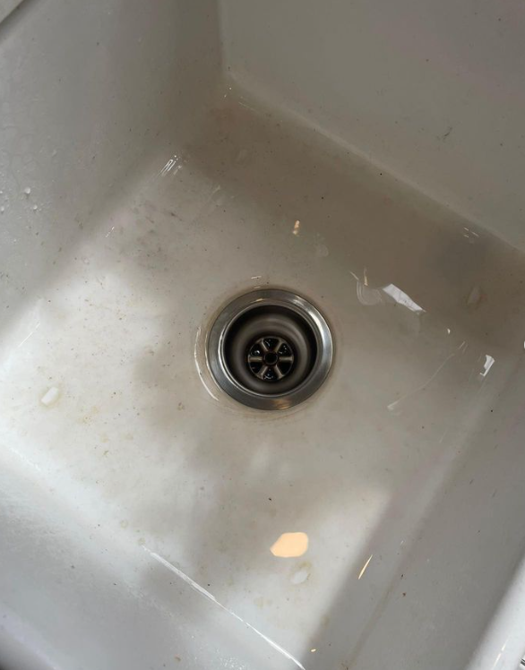 barkeeperfriend's tweet photo. We LOVE a good sink clean! Valley Clean Co. used our soft cleanser to give this sink a shine. When was the last time you cleaned YOUR sink with BKF? 🧐✨🧽🥣🥄🚰 #KitchenKleanup https://t.co/wmrUzJIwwV