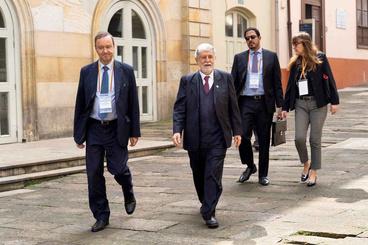 TainaLN_'s tweet photo. Acompanhando o embaixador Celso Amorim, a embaixadora Gisela Padovan e o embaixador Paulo Estivallet na Conferência Internacional sobre o processo Político na Venezuela. https://t.co/VPjLk76Z0b