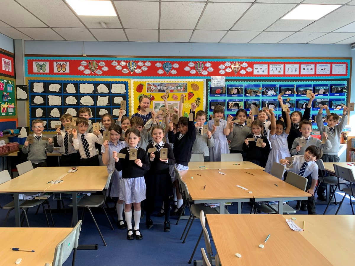 methodyprep's tweet photo. P4 had a great visit from Time Steps; they went back in time to WW2 to imagine what it was like to get evacuated to Armagh.

The children were shown what to pack and how to put on a gas mask and made identity cards. They had a great time!

#fullertonhouse #prepschool #TimeSteps https://t.co/9aGHxJQw4n