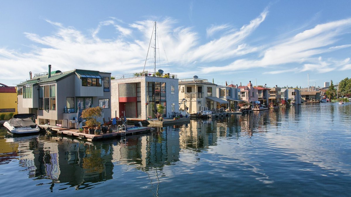 chadryan's tweet image. Did you know that there are floating homes for sale exceeding $4 million in Seattle? Imagine living in a luxury home on the water! See all of the available floating homes for sale on my website at ryanrealty.com/houseboats-flo… #seattlerealestate