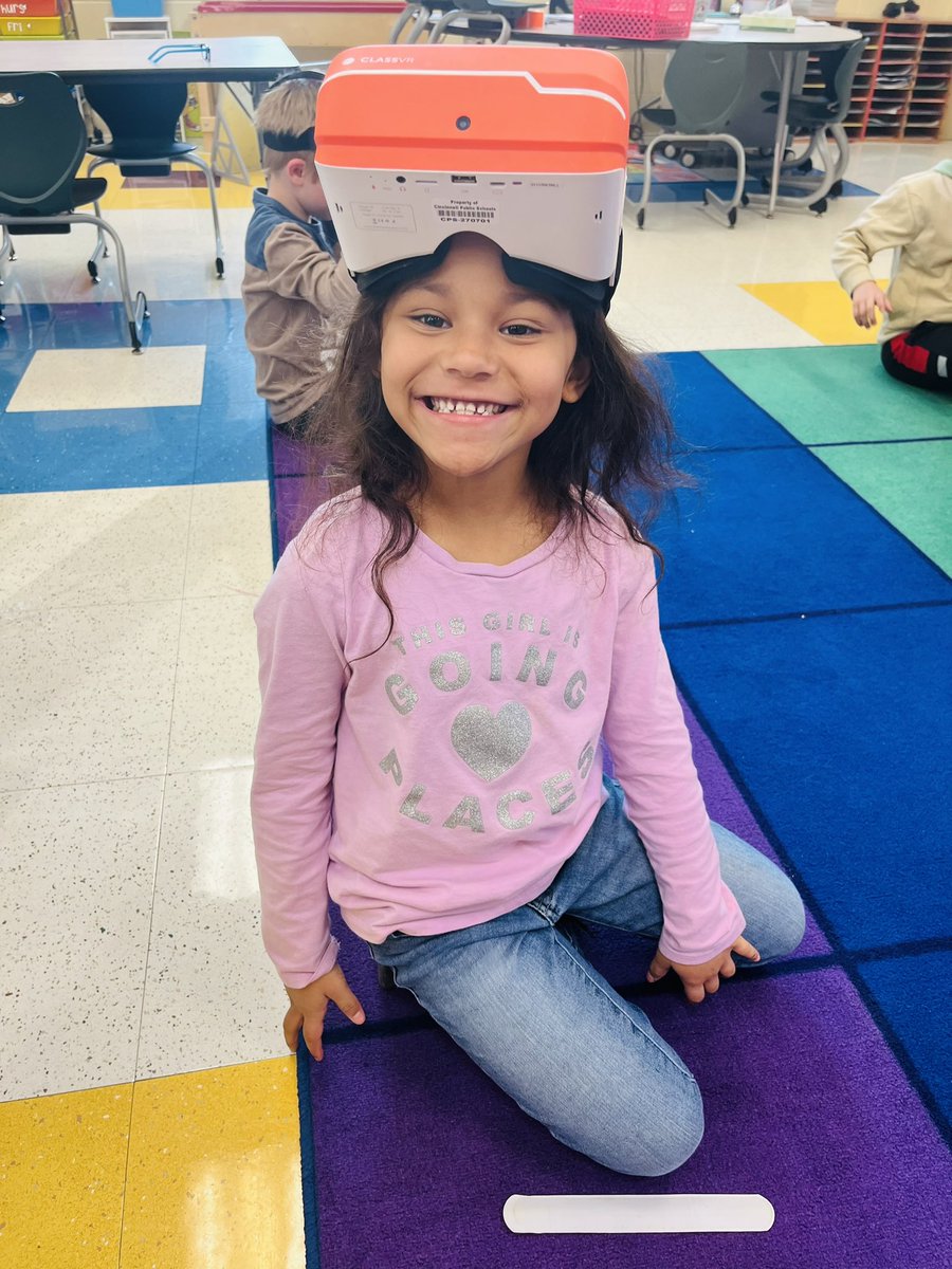 MsEMaloney's tweet photo. Thanks @mrsrinehart1 for an amazing first VR experience! Ss got to tour Australia 🇦🇺 after reading about it in Wit and Wisdom! We saw the Sydney Opera House, the Great Barrier Reef, and so much more! 🐠🌏 @IamCPS @saylerparkjags https://t.co/bnQ4T8jQKu