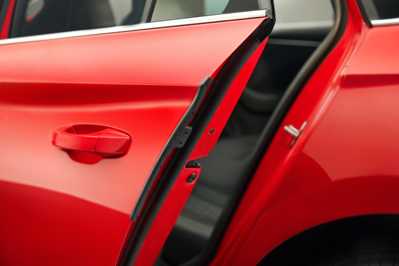 skodade's tweet photo. Eins von vielen #simply #cleveren Details von Škoda ist der #Türkantenschutz, der beim Öffnen der Türe automatisch ausfährt, um die eigene Tür und die des Fahrzeugs neben euch vor Kratzern zu schützen. https://t.co/lOfekrvpoo