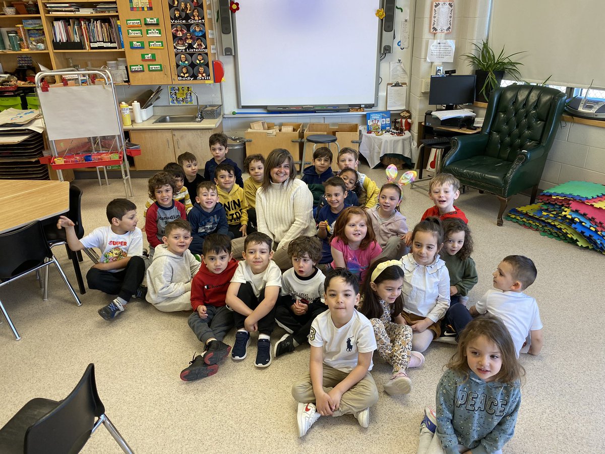 “Thank you for everything you do”. You are the best!!😋.                           Happy Administration Day. 💐🌷💐🌷<a href="/Hofamkinder103/">Hofamkinder</a> <a href="/HOFAM_DPCDSB/">Holy Family DPCDSB</a>