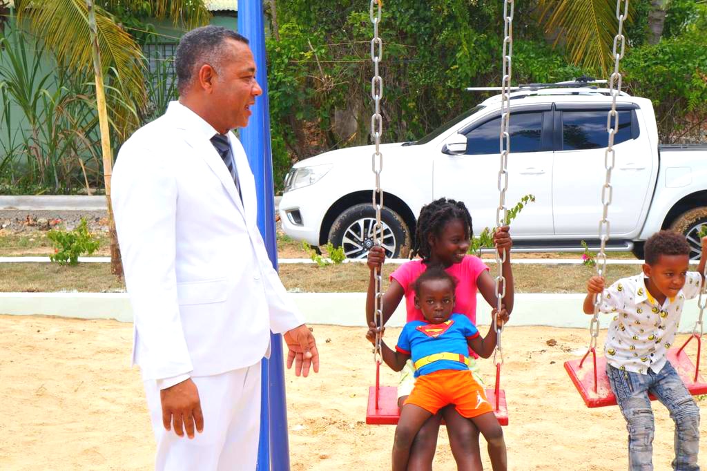 ferbrito29's tweet photo. Nuestro compromiso es con la gente! Inauguracion parque recreativo de monte sinai @ENADOM1 @AldaReyes @AESDominicana https://t.co/1p44owgQV7