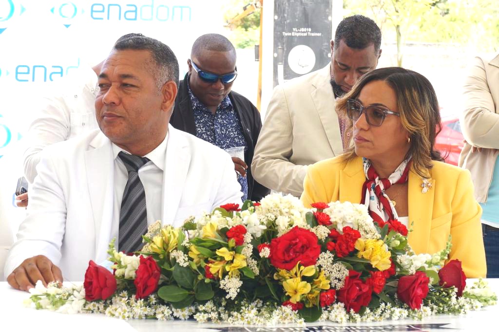 ferbrito29's tweet photo. Nuestro compromiso es con la gente! Inauguracion parque recreativo de monte sinai @ENADOM1 @AldaReyes @AESDominicana https://t.co/1p44owgQV7
