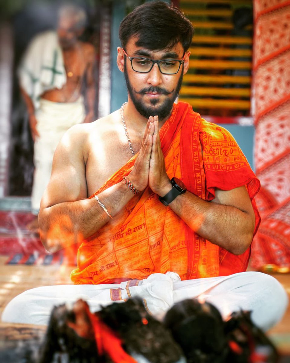 mechirubhat's tweet photo. I am a Hindu Brahmana wearing Janivaara and performing pooja, Sandhyavandana.
Our Constitution is so strong that these creatures can only rant but nothing else.

ಜನಿವಾರ ಹಾಕಿದೀನಿ.. ಏನ್ ಕಿತ್ಕೊತ್ಯೋ ಕಿತ್ಕ ನೋಡಣ! 😅 https://t.co/1FaL5B07zj