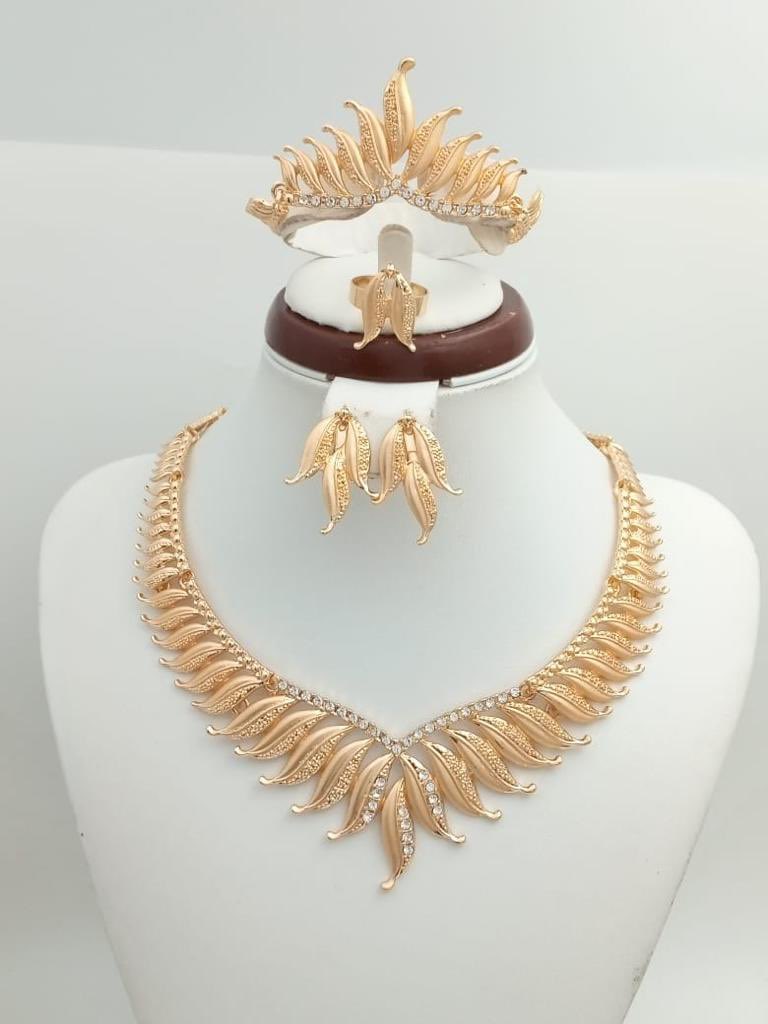 SHADESOFKROZZ's tweet photo. Krosspurple luxury accessories 

Jewelry sets: 5,000 each

We deliver to your doorstep 

Payment validates orders

WhatsApp 08113876017 https://t.co/EEZvlHVW2B