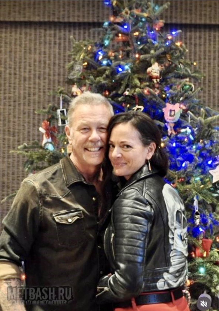 WhatRedLight_'s tweet image. Metallica’s James Hetfields new girlfriend Adriana is 15 yrs younger than him;speaks spanish just like his ex-wife. Here are pics of the couple