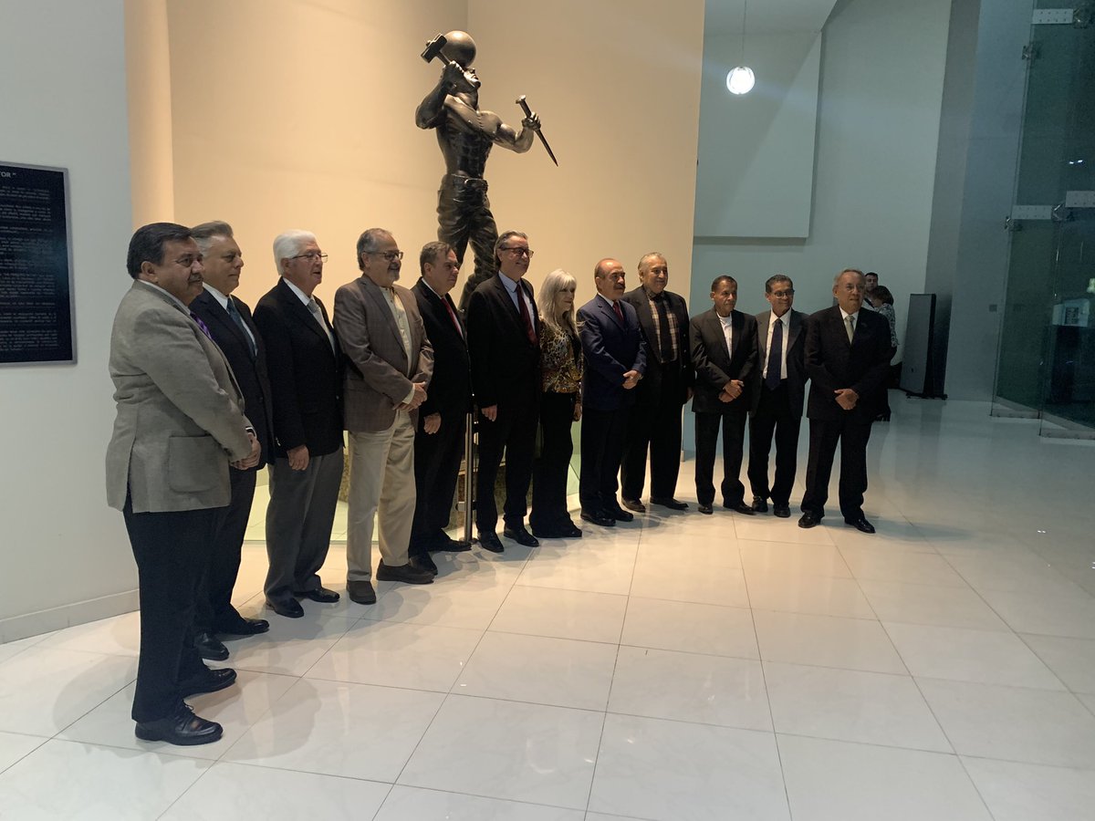 El <a href="/cavg_dgo/">Colegio de Arquitectos del Valle del Guadiana A.C.</a> celebró sus 30 años de vida en una ceremonia este fin de semana, donde se le dio reconocimiento a los fundadores de nuestro Colegio. Haz click en el enlace: youtu.be/3pAS9SdZnQE