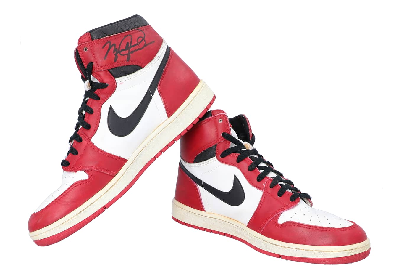 práctica Apéndice pulmón Goldin on Twitter: "ICONIC 🐐🏀👟 Last day to bid on these Michael Jordan  Signed 1985 Air Jordan 1 Chicago Sneakers in our April Elite Auction:  https://t.co/2th40H1tbl Extended bidding starts tonight at 9pm