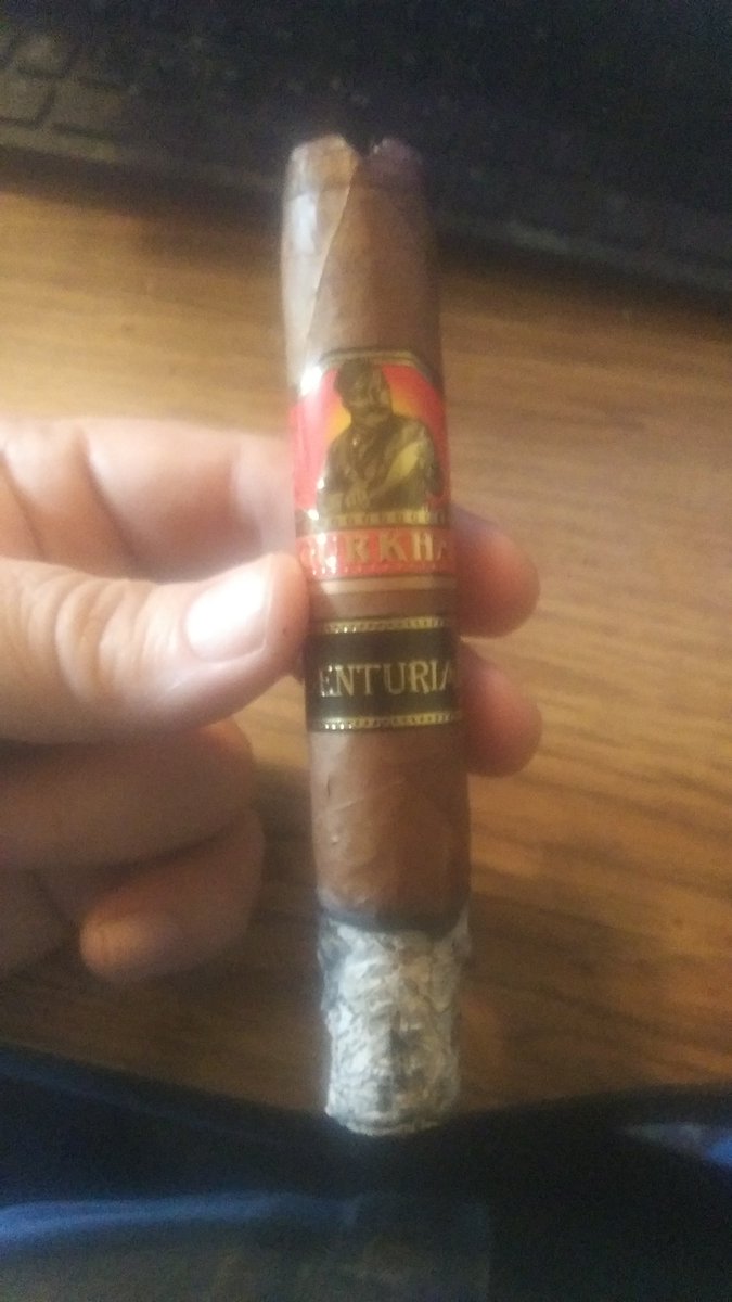 mobarbq's tweet photo. Gurkha Centurian XO. #cigars #connecticutwrapper
#madeinrepublicadominicana
#dominicanligerofillers #cibaovalley  #cameroonbinder🇨🇲
#warriorssoldiersfightersbravesfearlesslegendary @gurkhacigars https://t.co/EhEpbE8Bhq