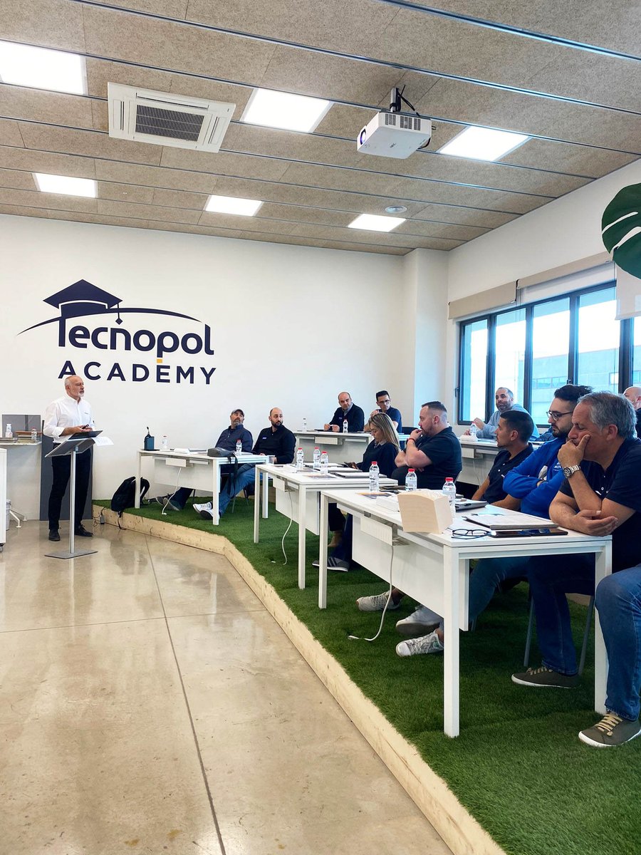 Tecnopol_stms's tweet photo. 🔔 Muy satisfechos por la implicación y colaboración de todos los asistentes al último curso de impermeabilización en TecnopolAcademy. 🎓👷‍♀️👷‍♂️

#tecnopolacademy  #tecnopol  #impermeabilización  #waterproofing  #poliurea https://t.co/2CODhmdIg0