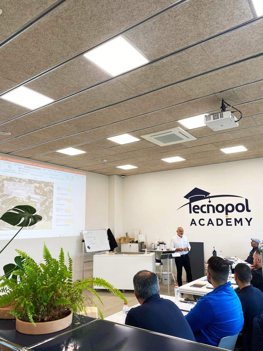 Tecnopol_stms's tweet photo. 🔔 Muy satisfechos por la implicación y colaboración de todos los asistentes al último curso de impermeabilización en TecnopolAcademy. 🎓👷‍♀️👷‍♂️

#tecnopolacademy  #tecnopol  #impermeabilización  #waterproofing  #poliurea https://t.co/2CODhmdIg0