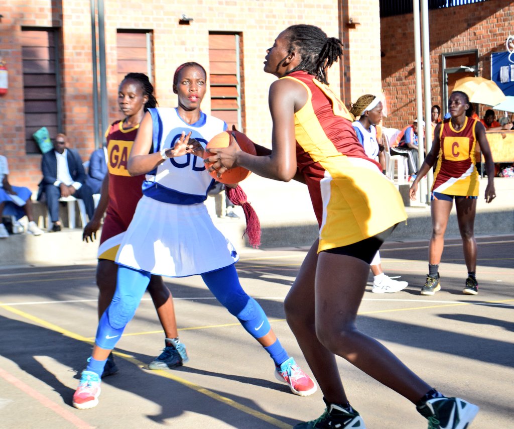 NetballUpdates1's tweet photo. #WednesdayAction | #Gamefour
NIC Netball Club vs @PrisonsNetballC
Q1: 11-13
Q2: 24-25
Q3: 32-40
@PrisonsNetballC looked better, now in eight goal lead,Stella Nanfuka made two important steals
#UNSL | #UNF256
@PlasconUganda @GOtvUganda @VBugerere @NBSportUg @thecreedsport https://t.co/AoPzSVrcQJ