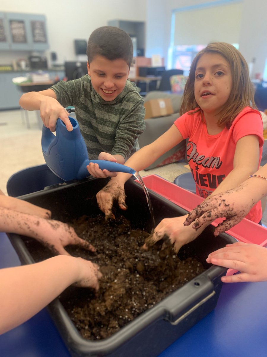 AtticaSchool's tweet photo. The club is made possible by the $100,000 Farm-to-School Grant the New York State Department of Agriculture and Markets awarded to #Attica Central School District in 2022.

Many thanks to @BootstrapFarmer and @JohnnySeeds  for their generous donations!

3/4 https://t.co/C6Az4eqUXj