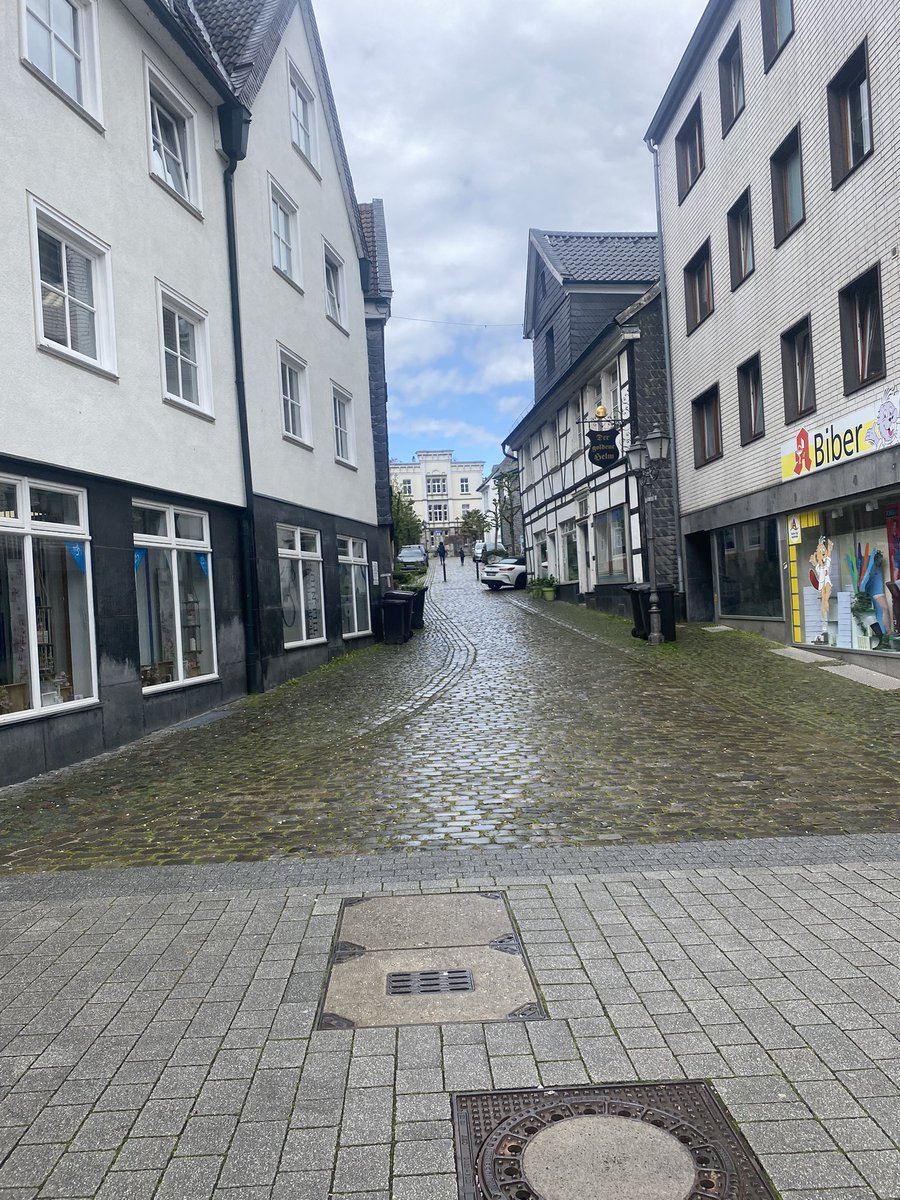 lyd_wh003's tweet photo. Mettmann town is cute 🫶🇩🇪#Erasmus23 https://t.co/EDdsnEFbgQ