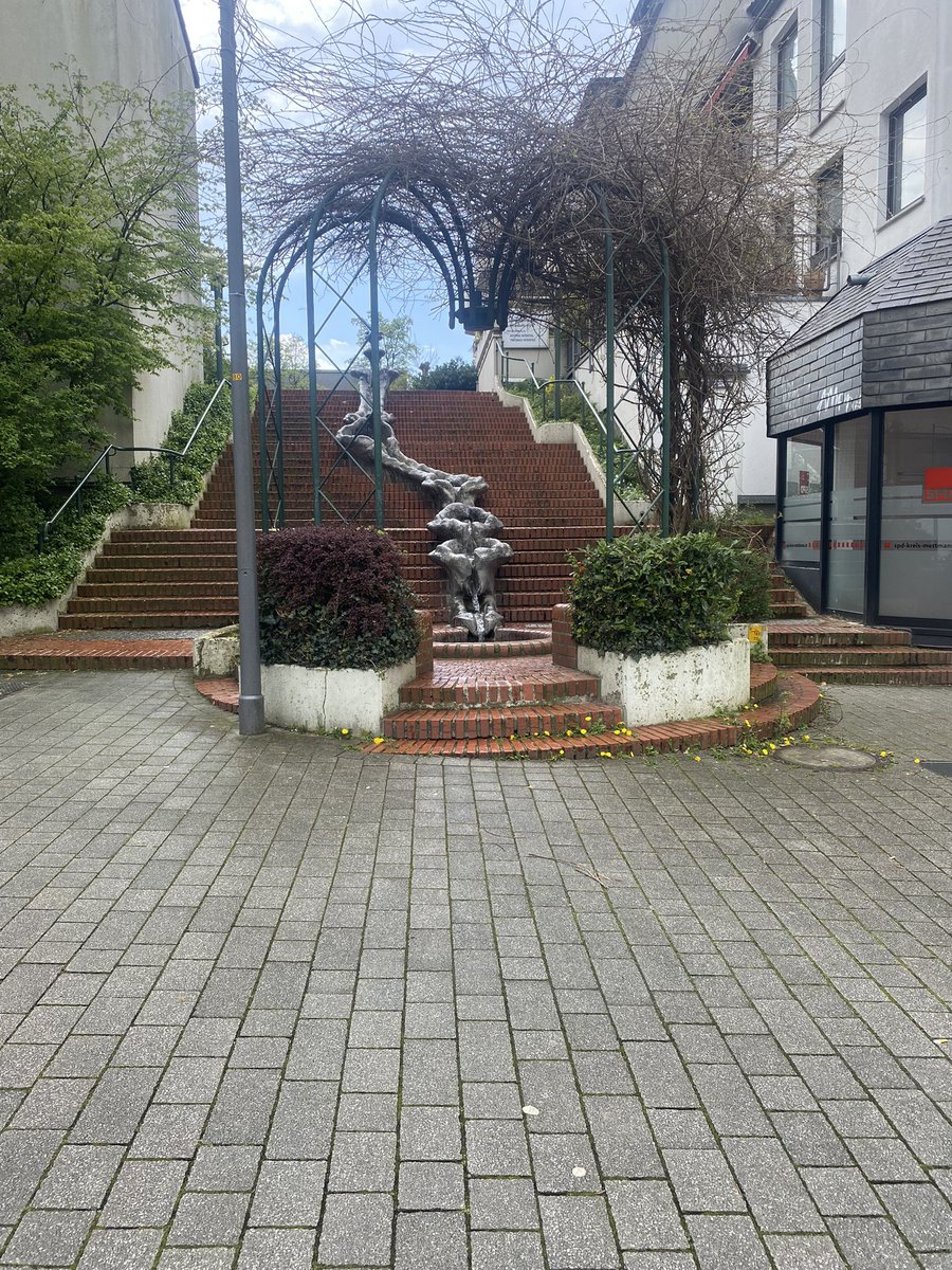 lyd_wh003's tweet photo. Mettmann town is cute 🫶🇩🇪#Erasmus23 https://t.co/EDdsnEFbgQ